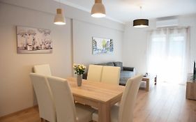 Newly Renovated Flat 500M From Subway Station