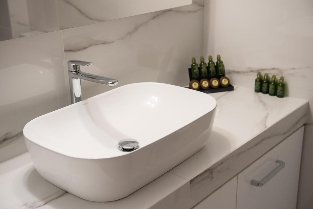 Appartamento Newly Renovated Flat 500M From Subway Station Atene Esterno foto