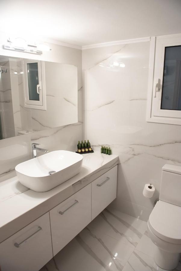 Appartamento Newly Renovated Flat 500M From Subway Station Atene Esterno foto