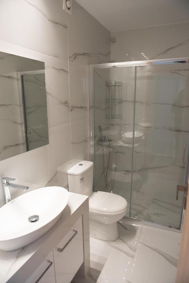 Appartamento Newly Renovated Flat 500M From Subway Station Atene Esterno foto
