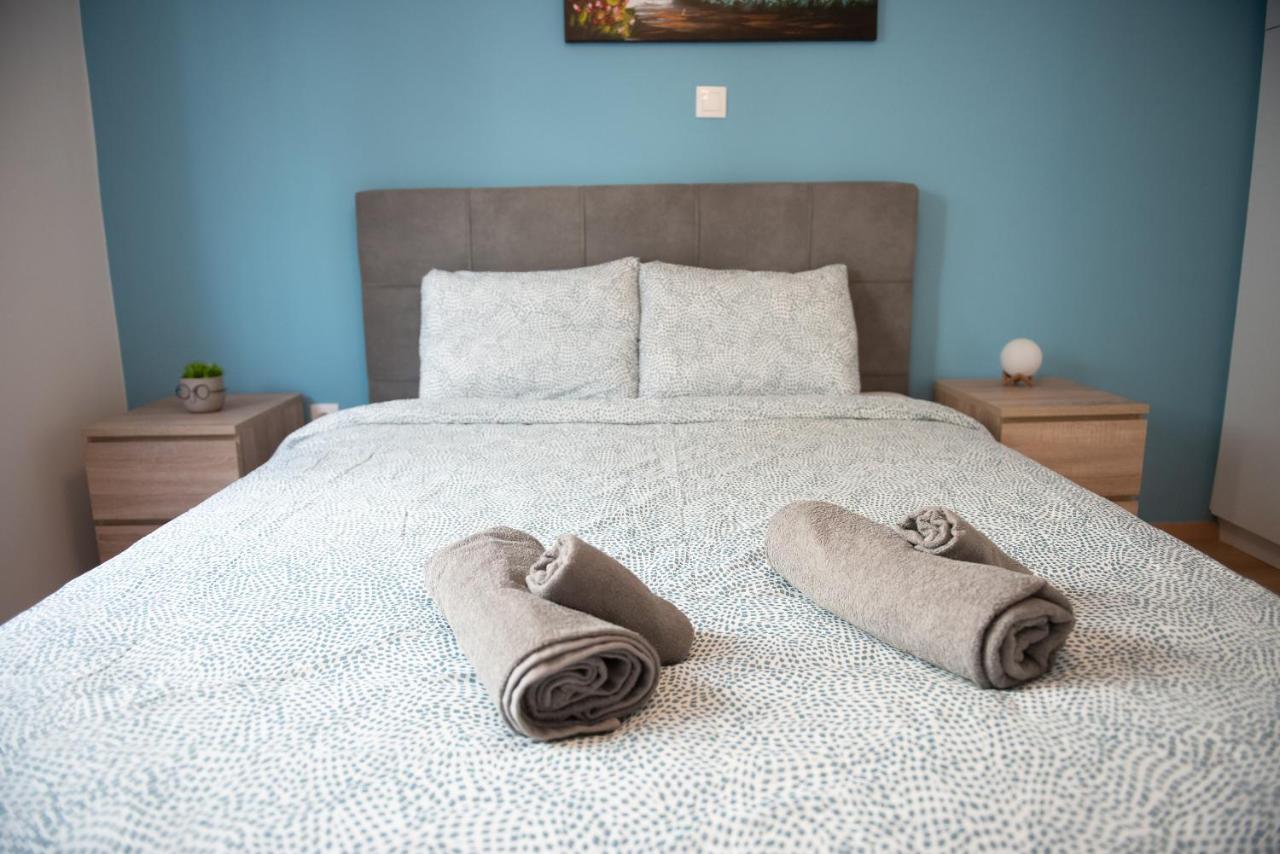 Appartamento Newly Renovated Flat 500M From Subway Station Atene Esterno foto