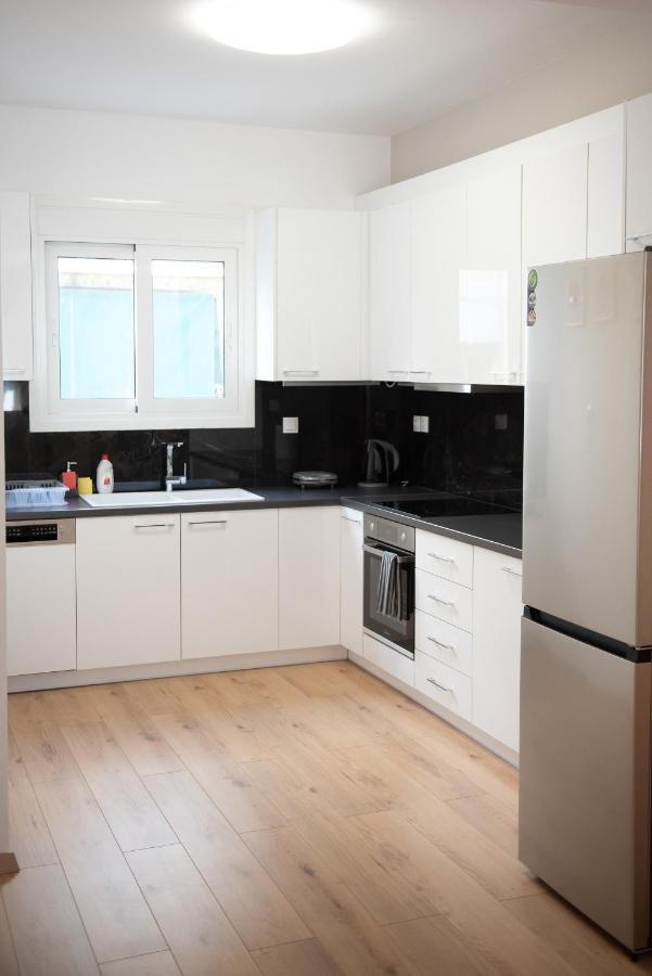Appartamento Newly Renovated Flat 500M From Subway Station Atene Esterno foto