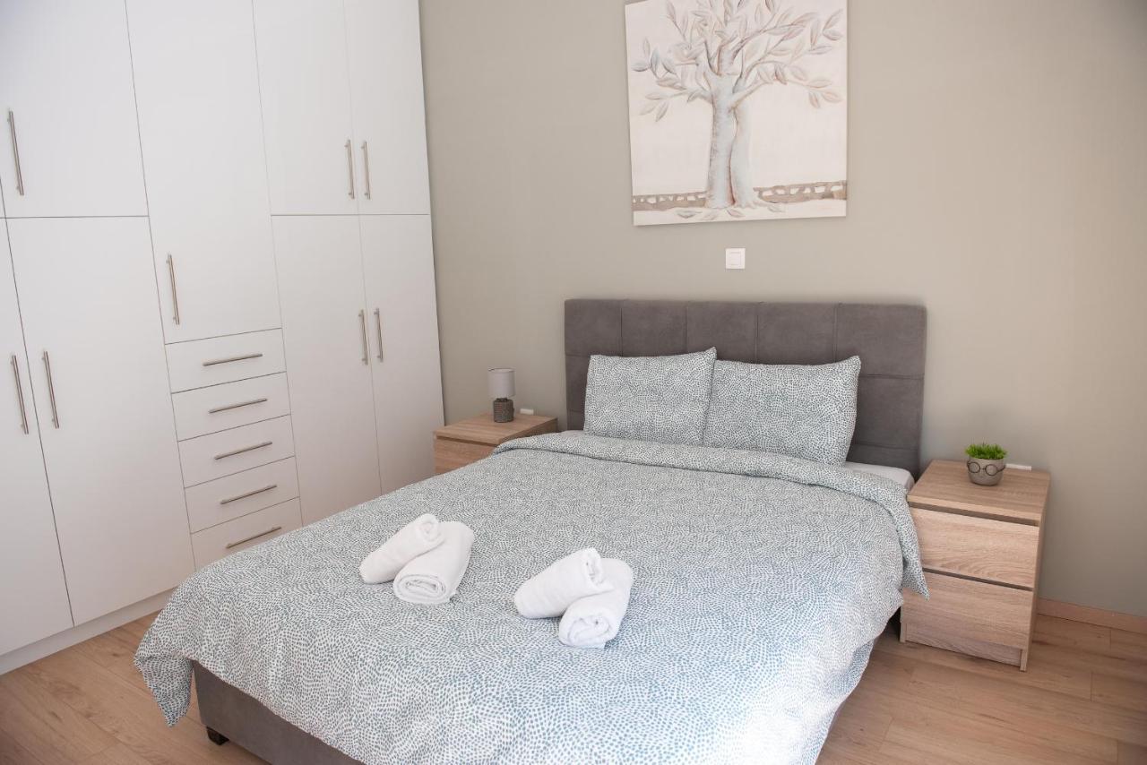 Appartamento Newly Renovated Flat 500M From Subway Station Atene Esterno foto